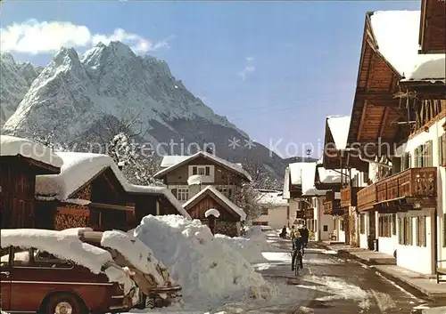 Garmisch Partenkirchen Fruehlingsstrasse gegen Waxenstein im Winter Kat. Garmisch Partenkirchen