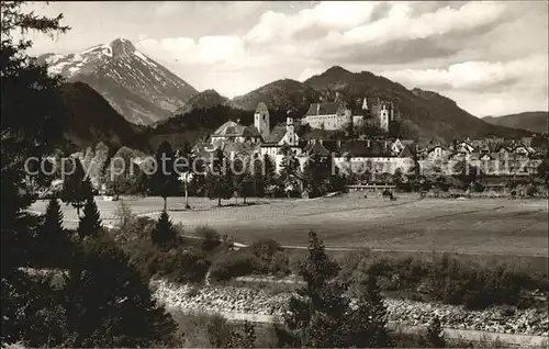 Fuessen Allgaeu St Mangkirche Hohes Schloss und alte Stadtmauer mit Breitenberg Kat. Fuessen