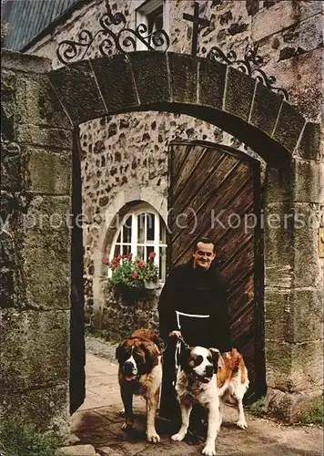 Kreuzberg Rhoen Klosterbruder mit Bernhardinern /  /