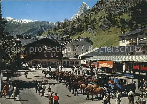 Zermatt VS Bahnhofplatz Pferdedroschken Matterhorn Kat. Zermatt
