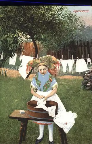 Spreewald Spreewaelderin beim Waesche waschen Kat. Luebbenau