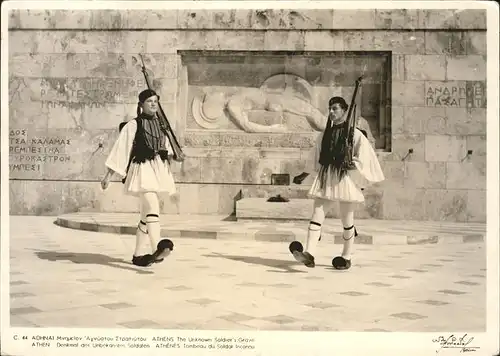 Athenes Athen Denkmal des Unbekannten Soldaten Wachposten Tombeau du Soldat Inconnu Kat. Griechenland