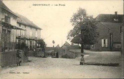Courtenay Loiret Place x / Courtenay /Arrond. de Montargis