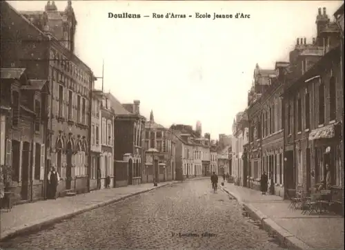 Doullens Somme Rue Arras Ecole Jeanne Arc * / Doullens /Arrond. d Amiens