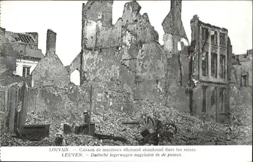 Leuven Caisson de munitions allemand abondonne dans les ruines *