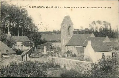 Sainte-Honorine-des-Pertes L'Eglise et le Monument des Morts pour la Patrie / Sainte-Honorine-des-Pertes /Arrond. de Bayeux