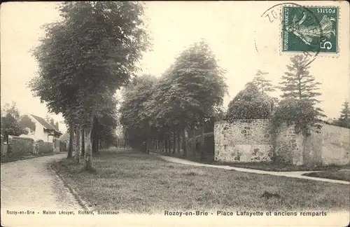 Rozay-en-Brie Place Lafayette anciens remparts / Rozay-en-Brie /Arrond. de Provins