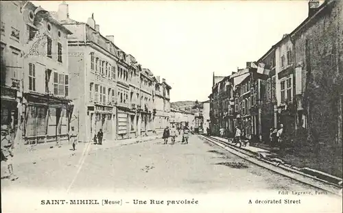 Saint-Mihiel Rue pavoisee / Saint-Mihiel /Arrond. de Commercy