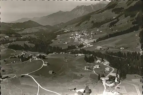 Walsertal Kleinwalsertal Tal / Oesterreich /