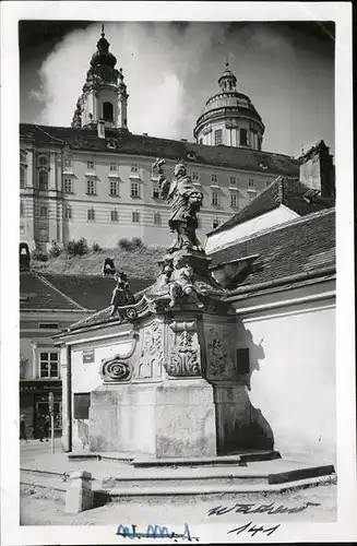 Wachau Oesterreich Denkmal Statur