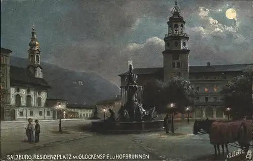 Salzburg Oesterreich Residenzplatz Glockenspiel Hofbrunnen Nacht Mond Kat. Salzburg