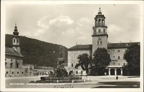 Salzburg Oesterreich Residenzplatz Glockenspiel Brunnen Kat. Salzburg