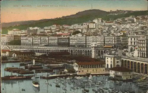 Alger Algerien Le Port et la Ville Boote / Algier Algerien /