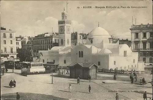 Alger Algerien Mosquee El Djedid et Place du Gouvernement Pferdedenkmal / Algier Algerien /