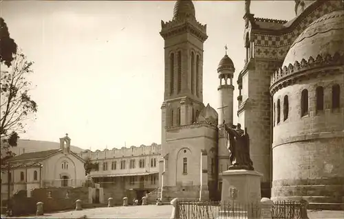 Alger Algerien Statue du Cardinal Lavigerie et Chapelle St Joseph Denkmal / Algier Algerien /