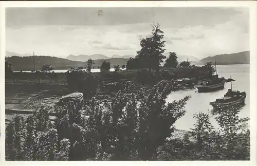 Puerto Tigre Nahuel Huapi Vista panoramica orilla del lago barco