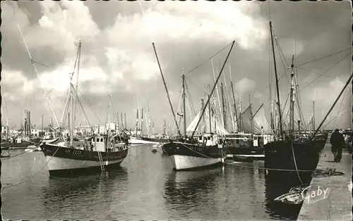 Ile d Yeu Thoniers dans le Port / Les Sables-d Olonne /Arrond. des Sables-d Olonne