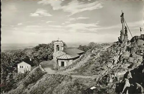 Milseburg Kapelle mit Kreuzgruppe Schutzhuette /  /