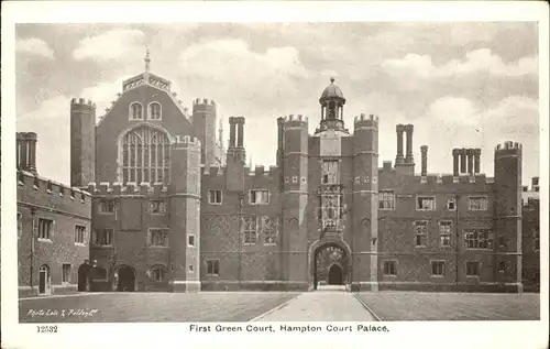 Hampton Palace First Green Court Kat. United Kingdom