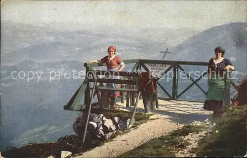 Hirschwang Rax Frauen auf Aussichtsplattform beim Ottohaus  / Reichenau an der Rax /Neunkirchen