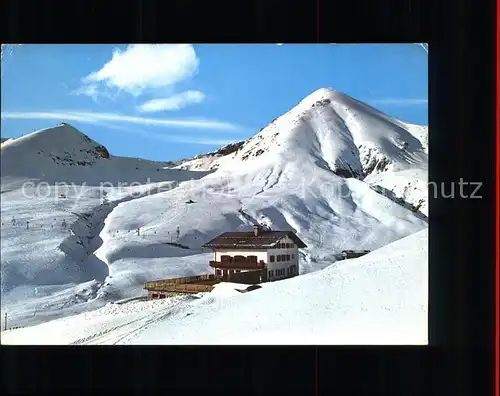 Meraner Huette am Schartboden Schutzhuette Alpenverein Sarntaler Alpen Wintersportplatz