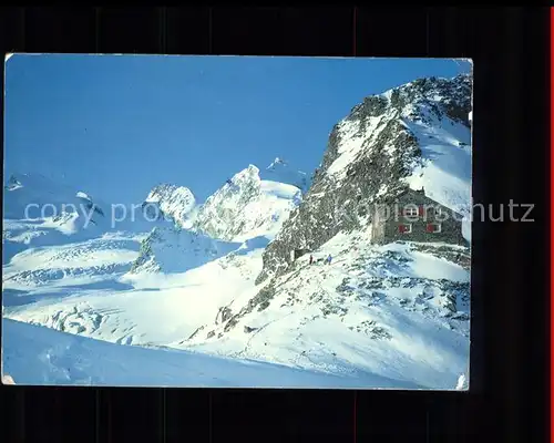 Britanniahuette mit Strahlhorn Rimpfischhorn Allalinhorn Schutzhuette Walliser Alpen