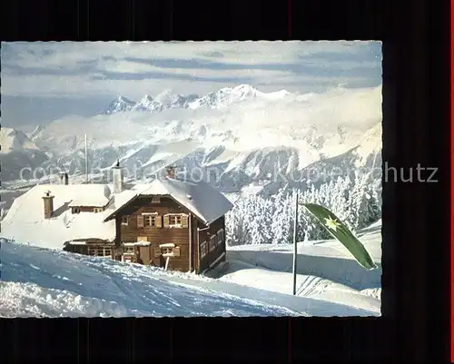 Schladmingerhuette auf der Planei gegen Dachstein Schutzhuette Wintersportplatz Alpenpanorama