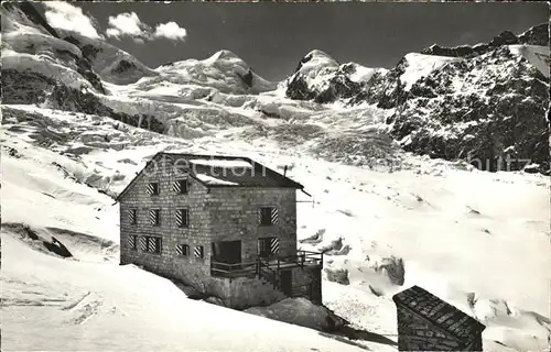 Monte Rosa Huette mit Castor und Pollux Schutzhuette Walliser Alpen