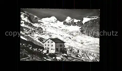 Monte Rosa Huette mit Castor und Pollux Schutzhuette Walliser Alpen