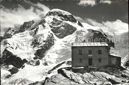 Gandegghuette mit Breithorn Schutzhuette Walliser Alpen