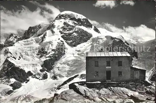 Gandegghuette mit Breithorn Schutzhuette Walliser Alpen