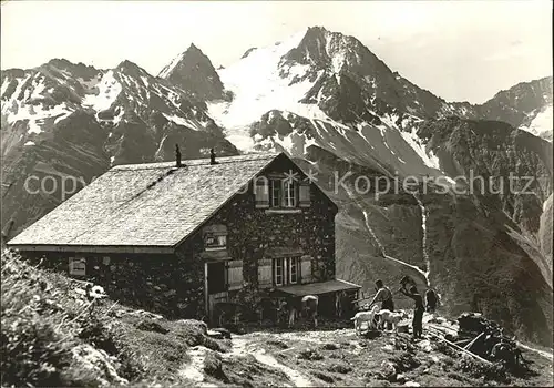 Windgaellenhuette mit Oberalpstock Schutzhuette Maderanertal Glarner Alpen Kat. Bristen