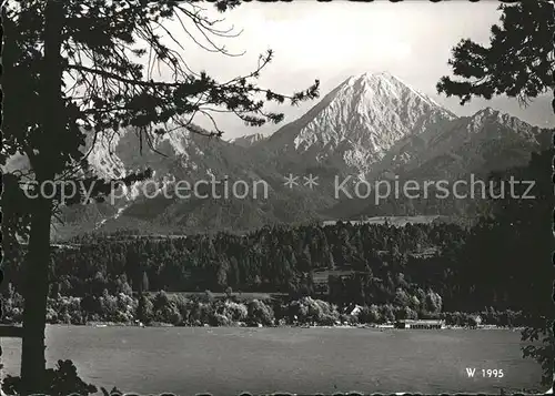 Faak am See Finkenstein Blick von der Insel auf Strandbad und Mittagskogel Karawanken Kat. Finkenstein am Faaker See