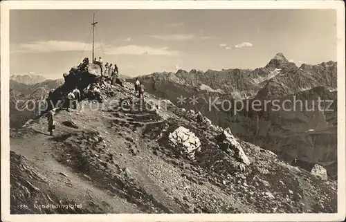 Nebelhorn Gipfelkreuz Blick gegen Hochvogel und Zugspitze Kat. Oberstdorf