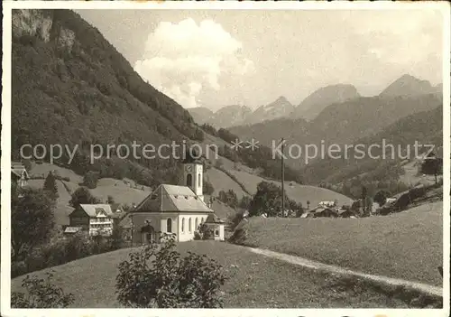 Stein Wildhaus mit Kirche und Churfirsten