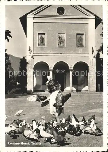 Monti Locarno TI Trinita Kind mit Tauben