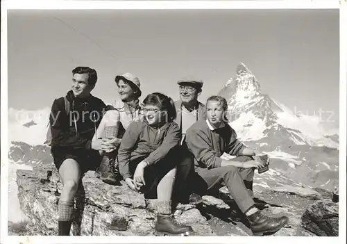 Matterhorn VS Gruppenfoto in dern Bergen Wandern Kat. Matterhorn
