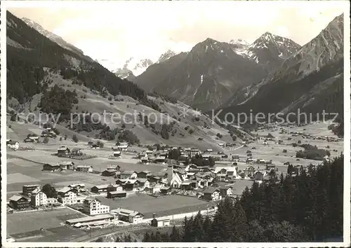 Klosters GR Gesamtansicht mit Alpenpanorama Silvrettagruppe Kat. Klosters
