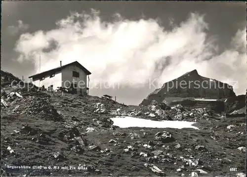 Segneshuette mit Piz Atlas Kat. Flims Dorf