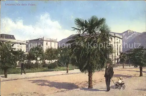 Locarno Via delle Palme Mann mit Kindern im Wagen / Locarno /Bz. Locarno