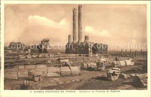 Timgad Ruines Romaines Colonnes du Pronaos du Capitole Historische Staette Kat. Algerien