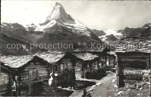 Zermatt VS Findelen Dorfpartie alte Holzhaeuser und Mattterhorn Kat. Zermatt