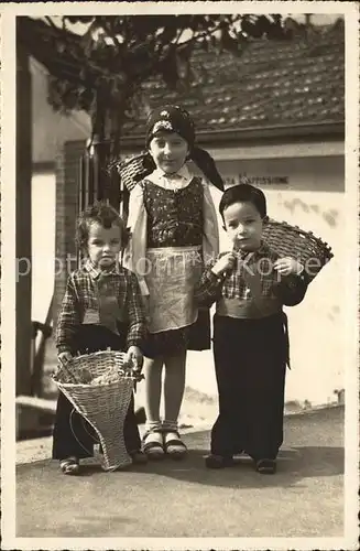 Tessin Ticino Kinder mit Koerben Kat. Lugano