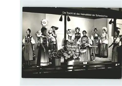 SAFFA Ausstellung Gruppe Schweizer Volkstrachten im Haus der Kantone Kat. Zuerich