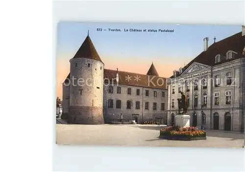 Yverdon VD Le Chateau et statue Pestalozzi Kat. Yverdon