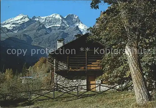 Valsesia Carcoforo Typice costruzione della Valle sullo sfondo il Monte Rosa Kat. Italien