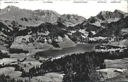 Lac Noir Schwarzsee FR mit Kaiseregg Schafberg Spitzfluh Koerblifluh