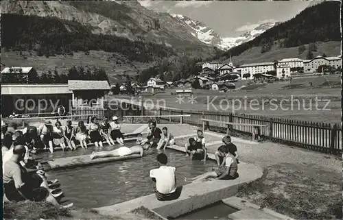 Leukerbad Thermal Fussbad Gruppenbild Kat. Loeche les Bains