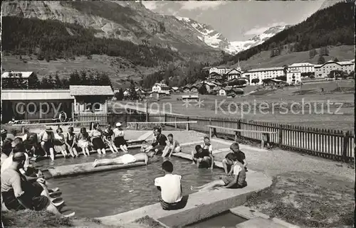 Leukerbad Thermal Fussbad Gruppenbild Kat. Loeche les Bains