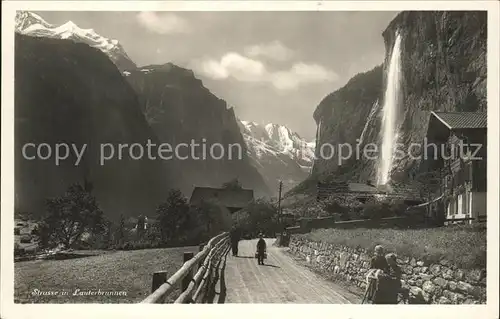 Lauterbrunnen BE Dorfstrasse mit Staubbachfall  Kat. Lauterbrunnen